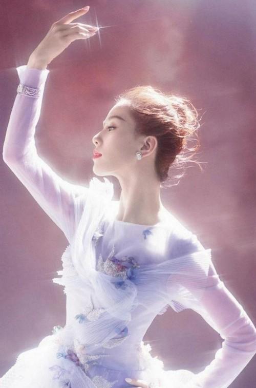 明星各种逆天特质,引人羡慕,刘诗诗的天鹅颈才是引以为傲的|刘诗诗|天