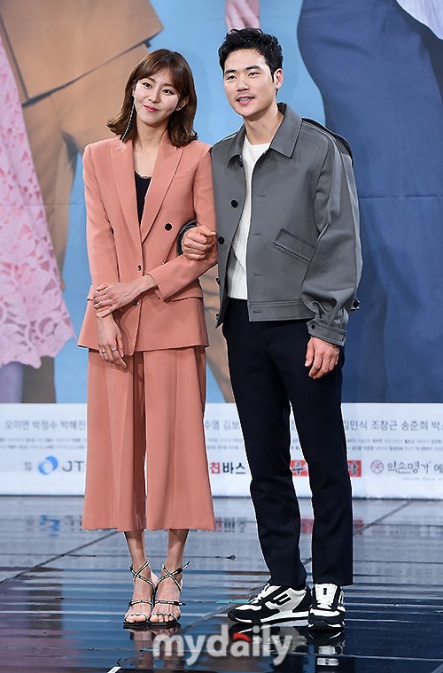 uee金康宇等艺人出席新剧上门女婿吴作斗发布会