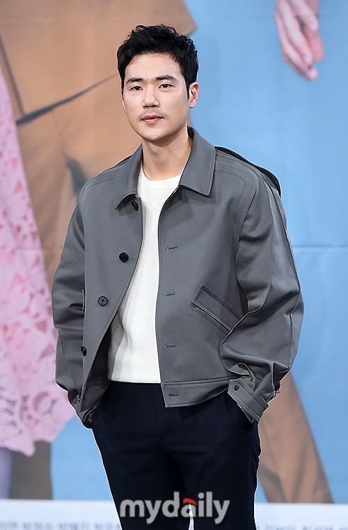 uee金康宇等艺人出席新剧上门女婿吴作斗发布会