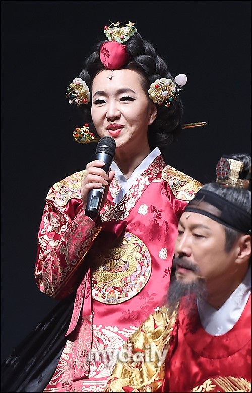 宋承炫孔贤珠等参加古装话剧《余桃》首演_新浪看点