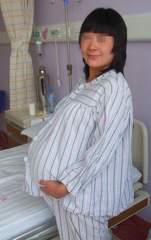 孕妇刚进产房就嚷嚷着要出来, 说出缘由后, 整个产房的人都笑了