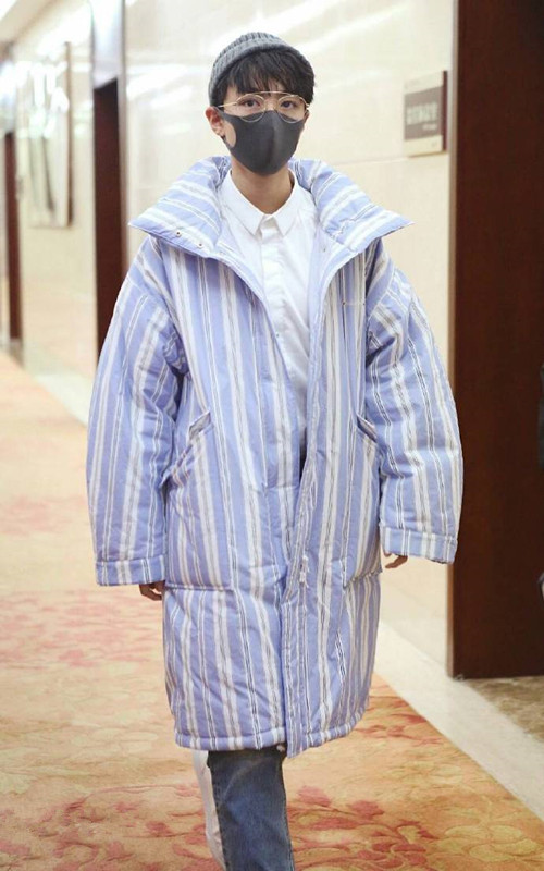 王俊凯穿"病号服"颜值拉低一半,普通人穿怕是要变成真病人了