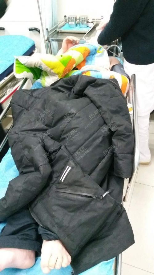 扬州一男子大棚内烧炭取暖中毒昏迷