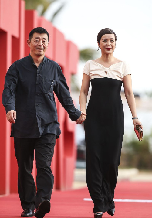 这件事被顾长卫的妻子蒋雯丽知道后,蒋雯丽就断绝了顾长卫和张静初的