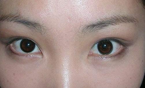 第二种:杏眼丹凤眼的眼睛细长,外眼角大于且高于内