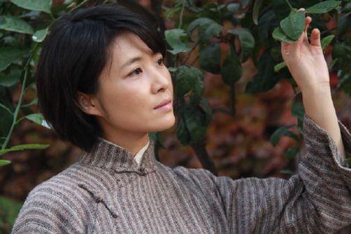 最为出名和经典的一角那就是《天下粮仓》里的卢蝉儿了.