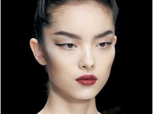 【丹凤眼眼妆】