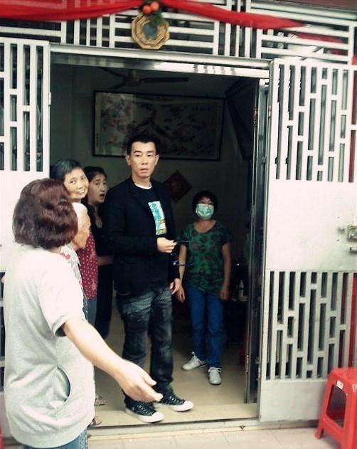 陈小春带应采儿回农村老家补办婚礼 乡亲们都来围观 十分热闹