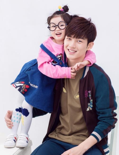 小小年纪的她没有了这个年纪应该有的快乐,甚至是指责阿拉蕾父母把她