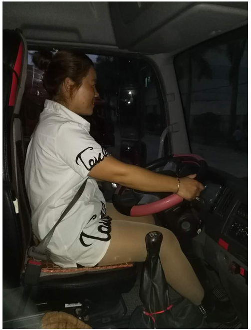 巾帼不让须眉,公路货运上的女汉子