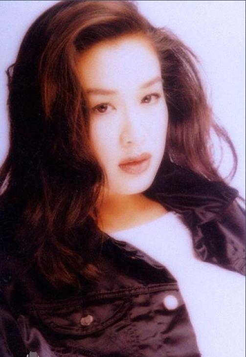 钟丽缇年轻时风华绝代身材火辣太诱人难怪张伦硕如此沉迷