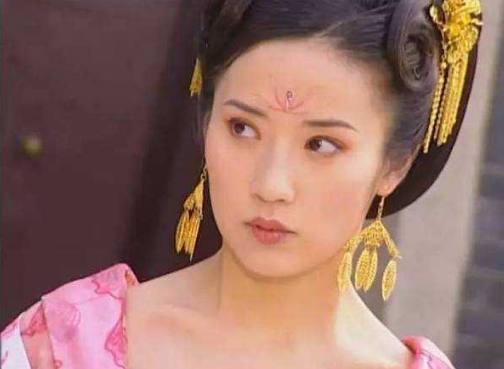 4,王皇后的扮演者张彤,我觉得她在《至尊红颜》中,她诡计多端,嫉恶如