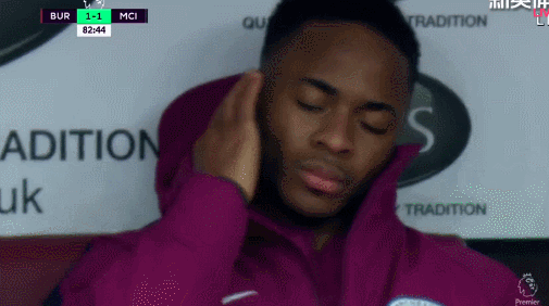 斯特林巴神附体空门不进瓜帅怒直接换下,被扳平后他表情很有内容