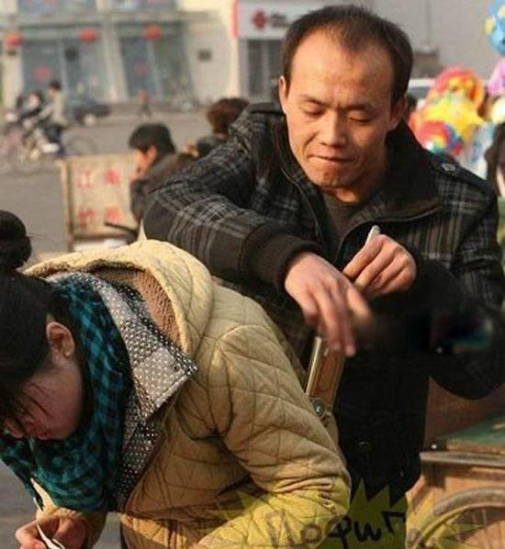 实拍小偷的得手瞬间,全都是高手啊_新浪看点