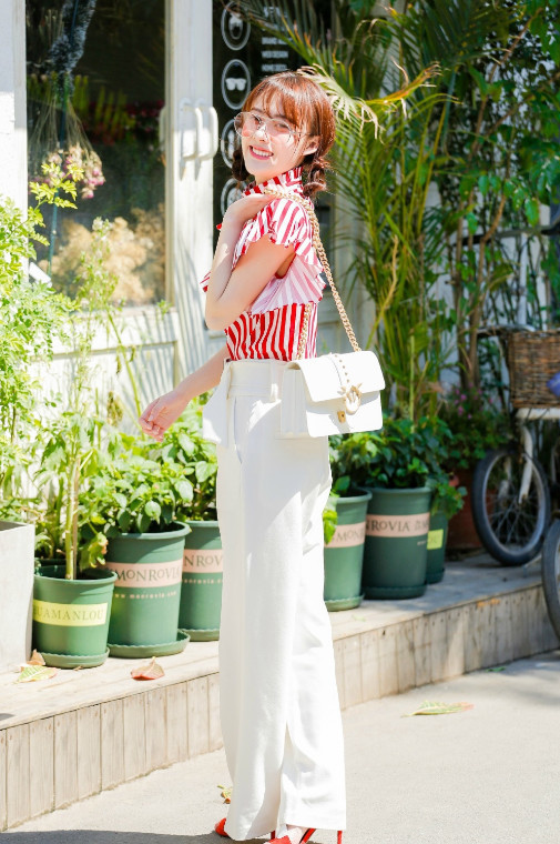 她就是曹曦月,和昆凌一起合作过《明若晓溪》,在剧中的昆凌是她的小