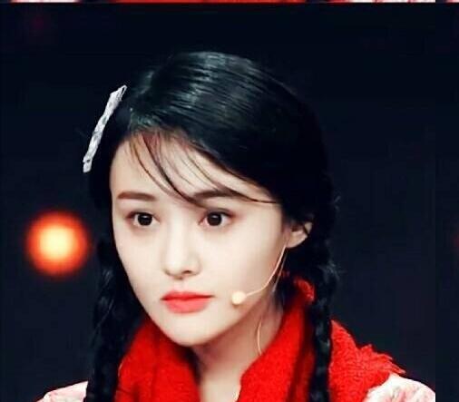 郑爽将出演《我的父亲母亲》穿着花棉袄的她还