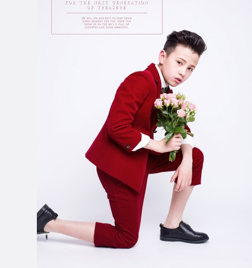 11岁的童模年入百万长相帅气,他说:希望生活富裕长大娶迪丽热巴