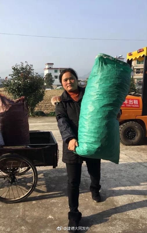 稻香人物——黄萍芳:小手工做出大慈善