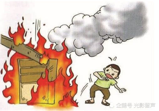 疑因小孩玩火引发火灾 阳春一民房被烧塌