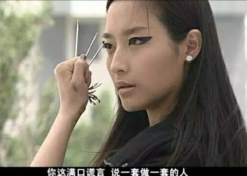 铠甲勇士中三个美女的伤心截图,冰儿让人心疼,杨欢迎太可爱了