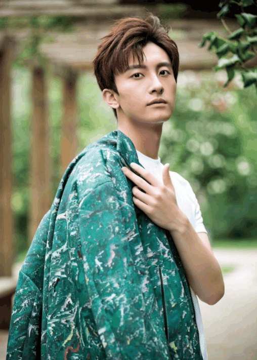 牛骏峰:出生于北京,中国内地男演员.