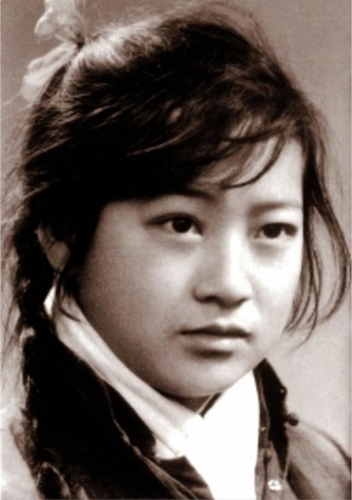 左大玢年轻时珍贵旧照,芳华年代青涩无比,颜值不输一线女星!