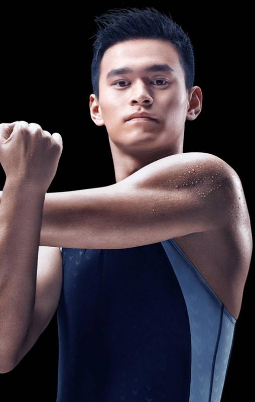 大白杨晒成"黑包公",点赞教练郑坤良