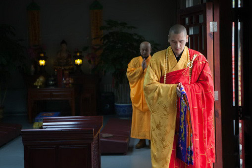 的他被人们称为"中国最帅和尚",也为佛门颜值增添不少,他就是明心法师