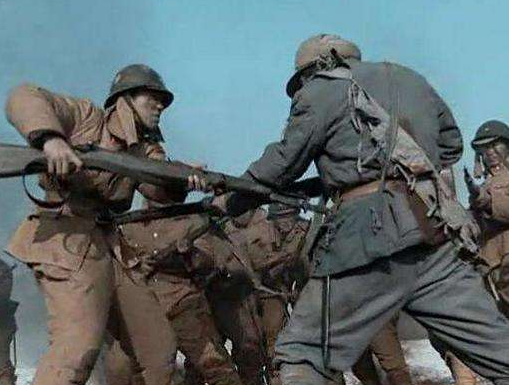 抗日冲锋有技巧最前面的反而容易活一窝蜂的是神剧