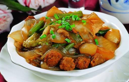 山西大烩菜是农家菜谱的常见小吃.