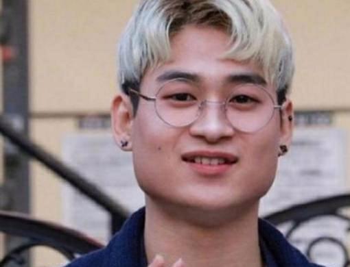 韩国最丑男团出道了,直接挑战exo,网友:真的完全无下限!