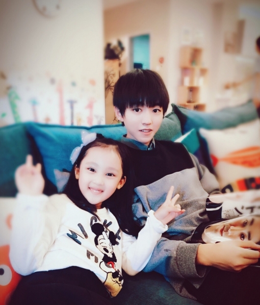 鹿晗剧中妹妹张婉儿近照扎起马尾辫超成熟像极了关晓彤