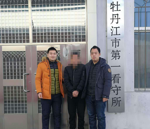 2017年四月中旬,在卧龙区英庄镇开了家手机店的受害人陈某到青华分局