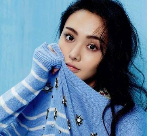 郑爽将出演《我的父亲母亲》穿着花棉袄的她还