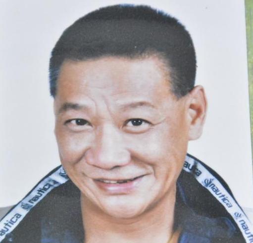 何家驹,香港演员,反派专业户,曾经1987年出演《监狱风云》并获得第7届