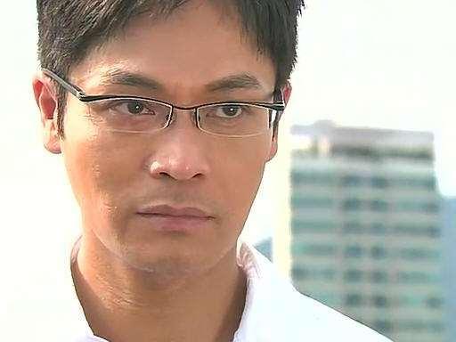 21岁出道,当年被视作张国荣接班人,却靠演"傻子"三夺影帝