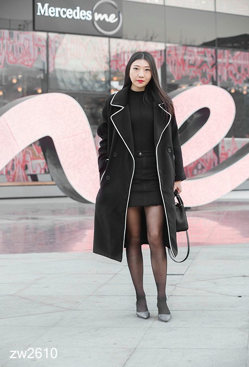 街拍风衣美女身材高挑丝袜美腿性感时尚