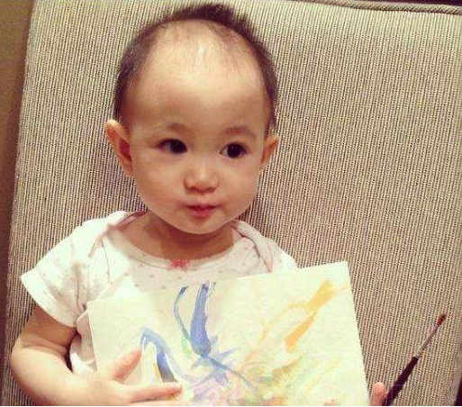 angelababy终于晒儿子正脸,小海绵的头发亮了!