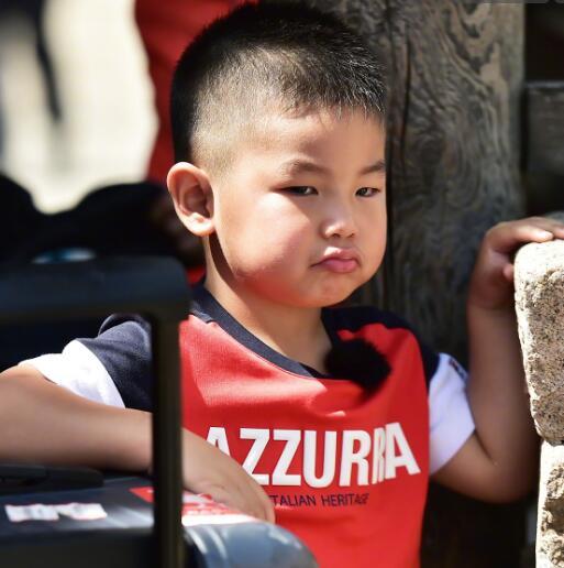 沙溢晒小鱼儿学包饺子照片,知道真相后网友直呼"心疼小鱼儿"