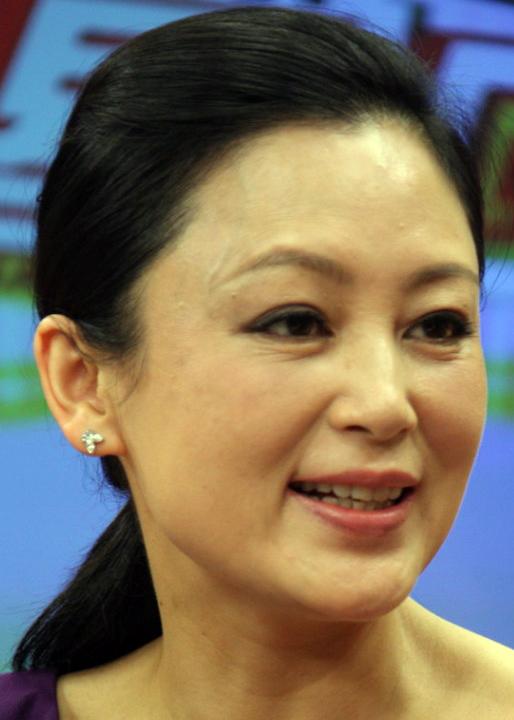 48岁陈红比许晴小一个月差距好尴尬陈凯歌的小儿子陈飞宇却挺火