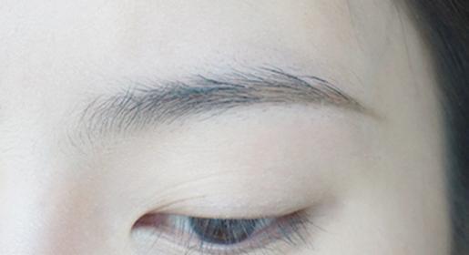 开春别再画一字眉,现在流行古典"秋波眉",皓齿明眸温柔似水