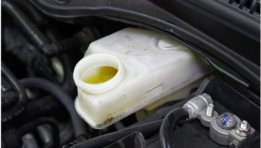 汽车的刹车油多少公里换一次?它比机油更重要