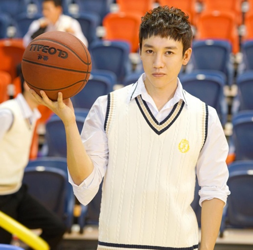 王野化身萌系"元宝"蜜恋"女友"