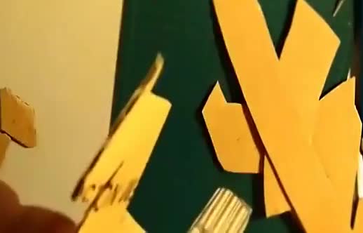 5毛一斤的纸板,被小伙制成钢铁侠头盔,500一个