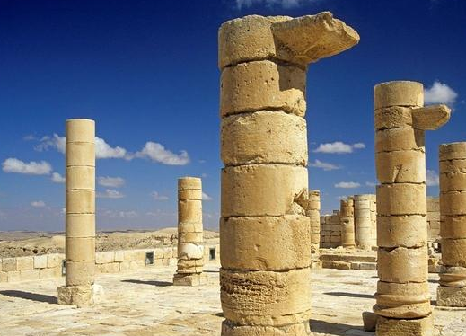 巴比伦的阿卡德语意为神之门.