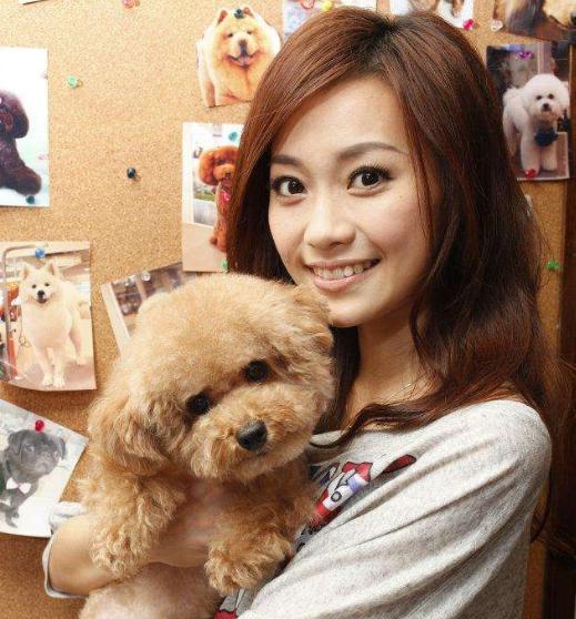 她花了8年时间熬上位,嫁给香港永安太子爷,老公前妻却处境堪怜|杨爱瑾