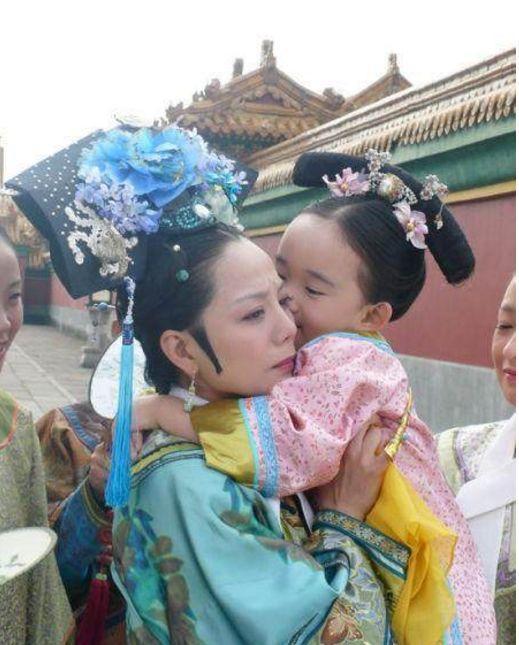 甄嬛传: 甄嬛离宫时为何把公主托付给敬妃而不是眉庄? 心机真深!