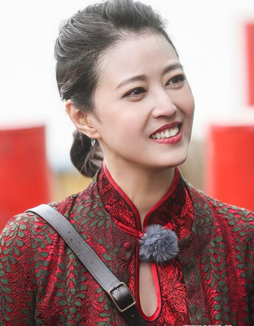 周海媚素颜近照曝光,52岁仍然单身,颜值却美若天仙!