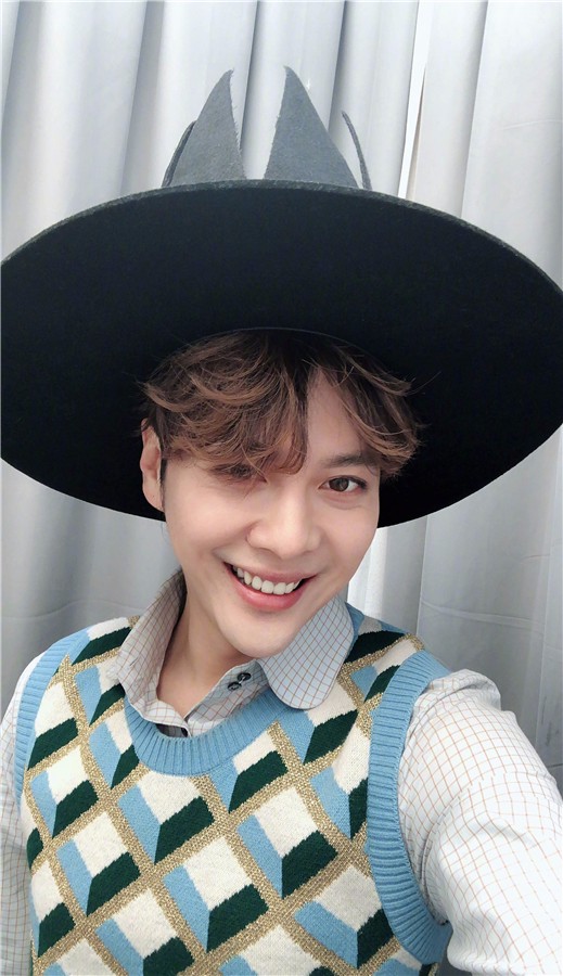 徐海乔自拍大变样 原因竟然是一顶帽子?