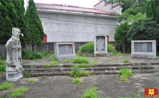 严嵩墓"我快70的年纪了,每当别人背地里说我是"奸臣"的子孙,我就感觉